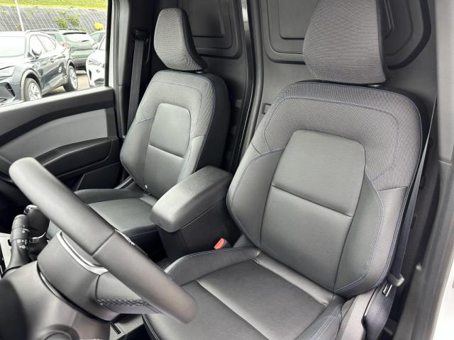 Nissan Townstar image 8