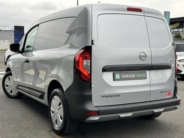 Nissan Townstar image 8