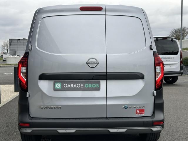 Nissan Townstar image 6