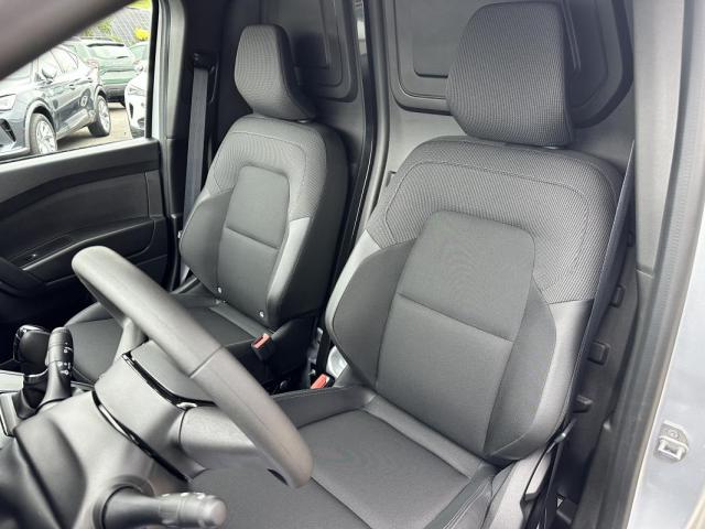 Nissan Townstar image 3