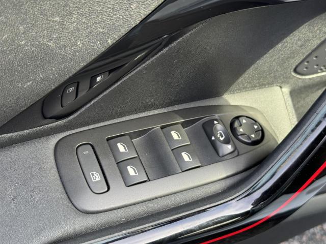 Peugeot 2008 image 5
