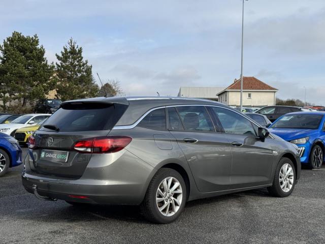 Opel Astra Sports Tourer image 3