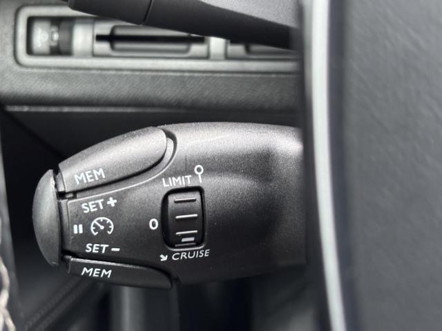 Peugeot 5008 image 9