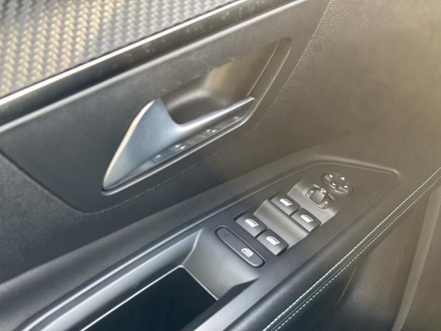 Peugeot 5008 image 1