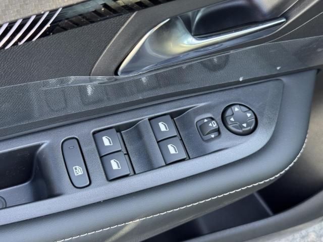 Peugeot 208 image 8