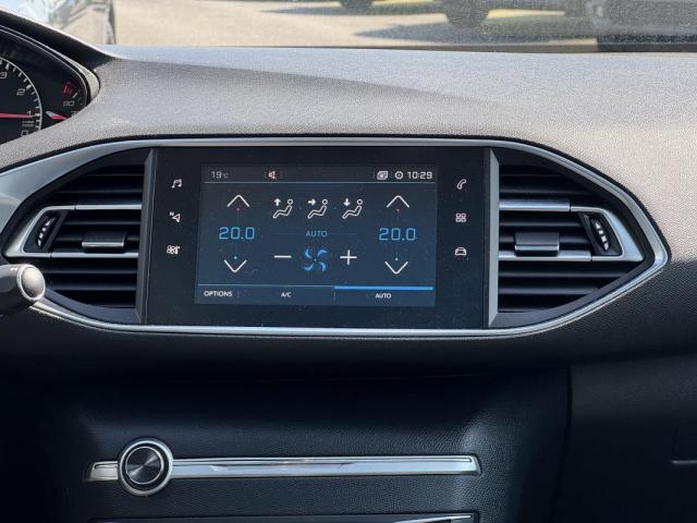 Peugeot 308 image 2