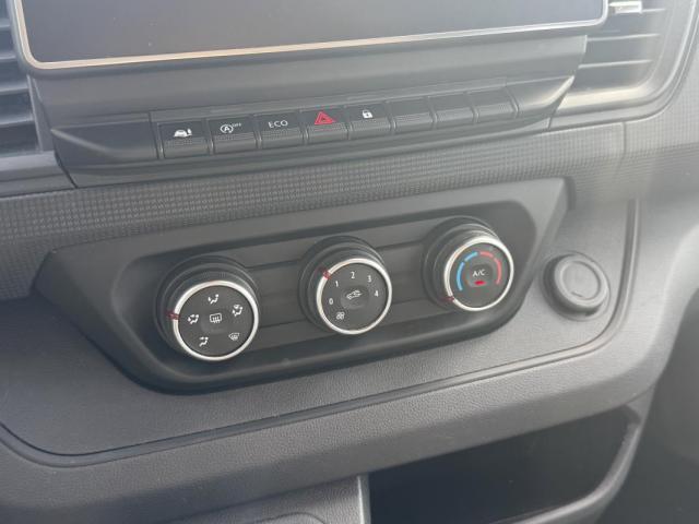 Renault Trafic image 2