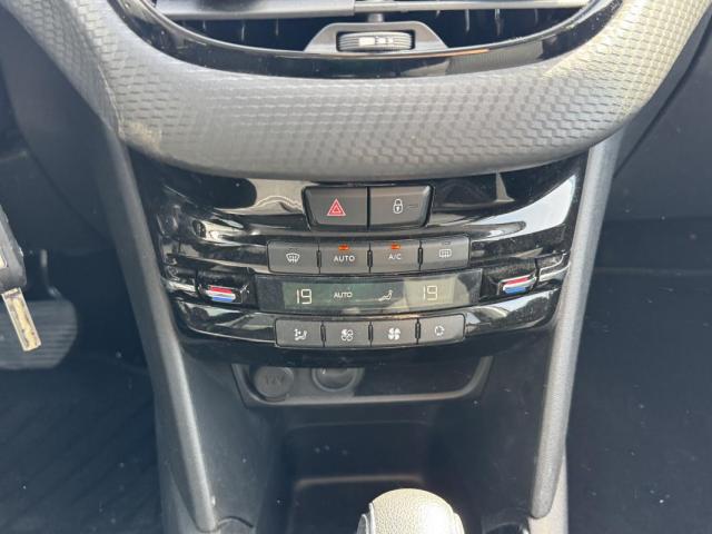 Peugeot 208 image 6