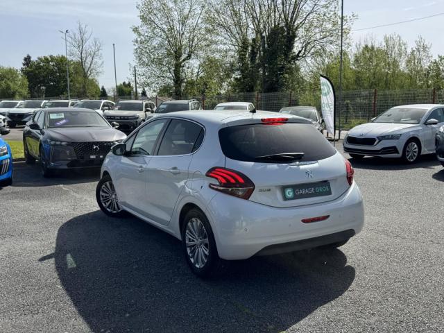 Peugeot 208 image 3