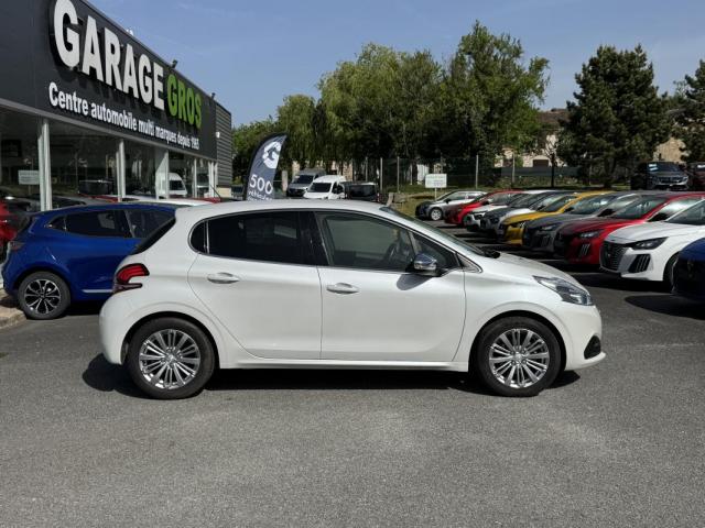 Peugeot 208 image 1