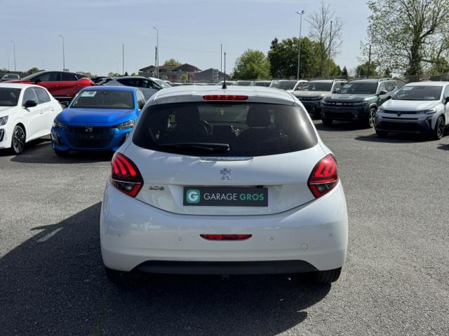 Peugeot 208 image 8