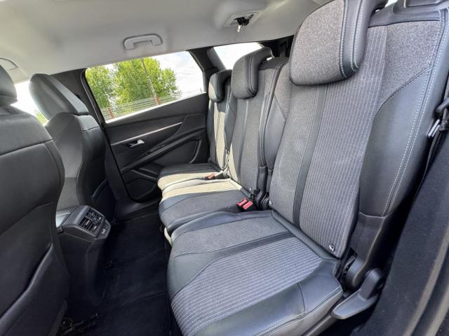 Peugeot 5008 image 2