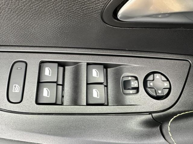 Peugeot 2008 image 2