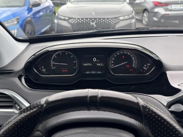 Peugeot 2008 image 2