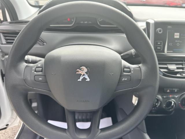 Peugeot 208 image 8
