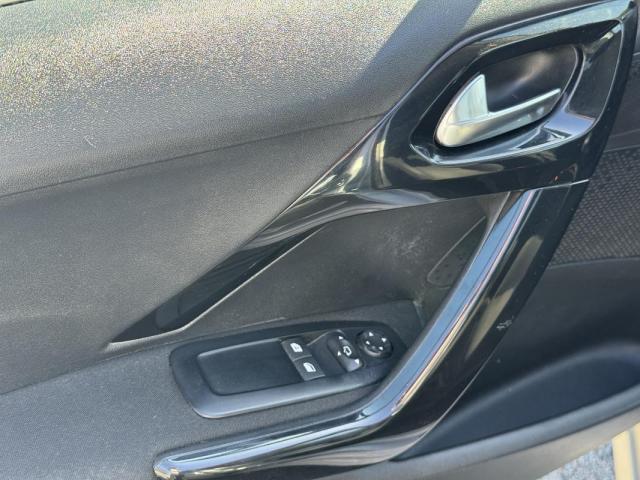 Peugeot 208 image 8