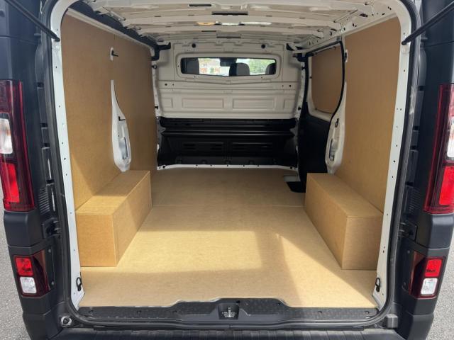 Renault Trafic image 2