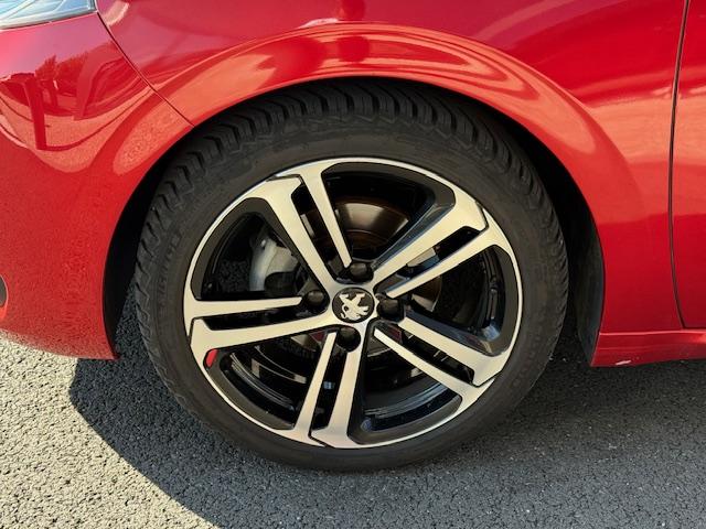 Peugeot 208 image 9