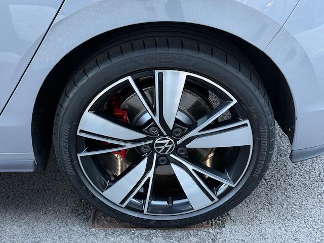 Volkswagen Golf image 8