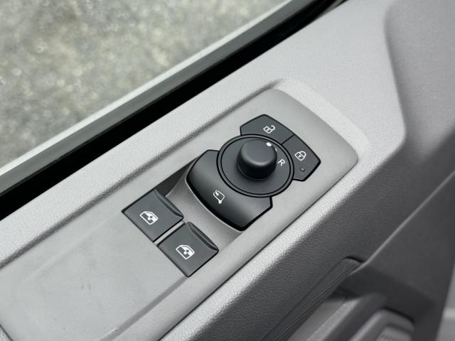 Volkswagen Transporter image 5