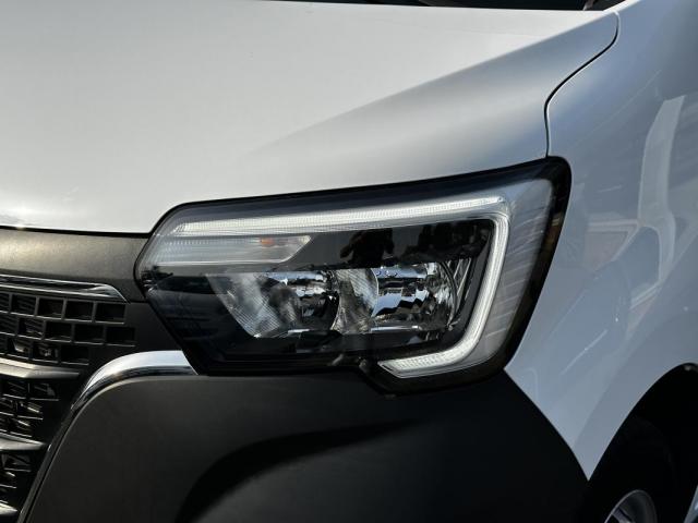 Renault Master image 8