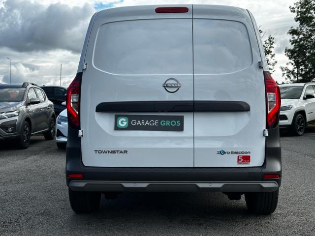 Nissan Townstar image 8