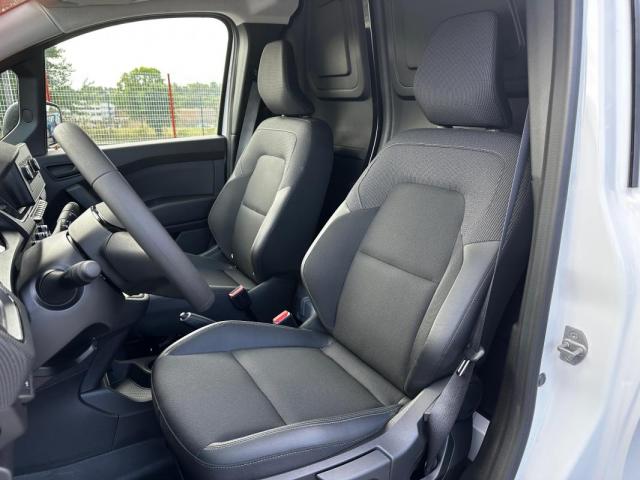 Nissan Townstar image 4