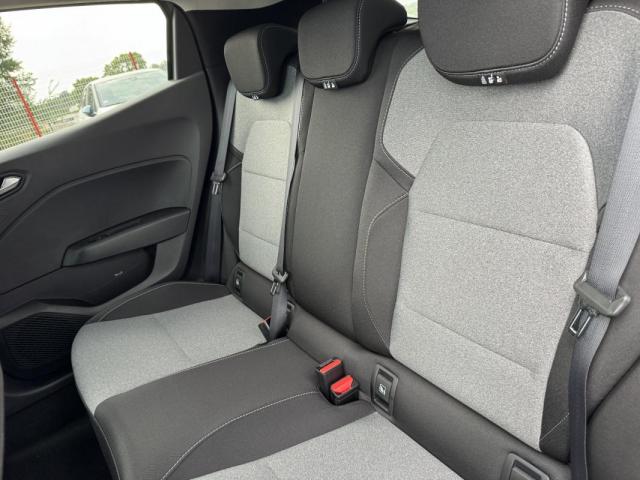 Renault Clio image 2