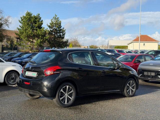 Peugeot 208 image 8