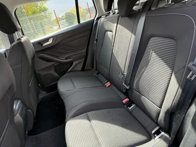 Ford Focus image 9
