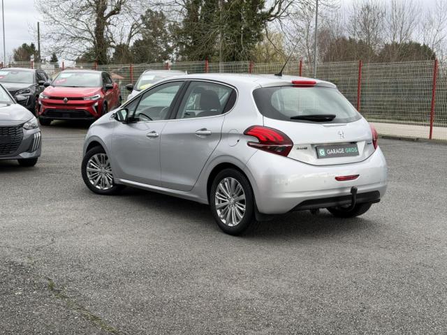 Peugeot 208 image 2