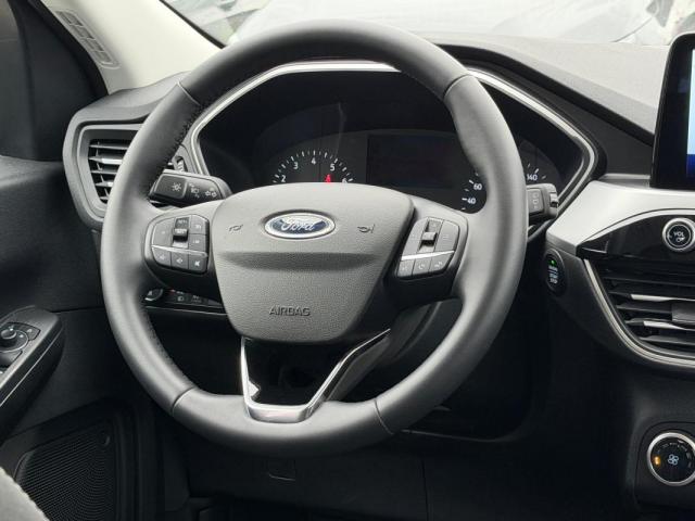 Ford Kuga image 8