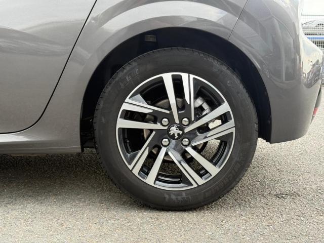 Peugeot 208 image 8