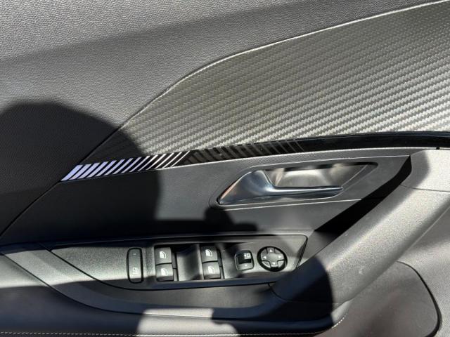 Peugeot 2008 image 3