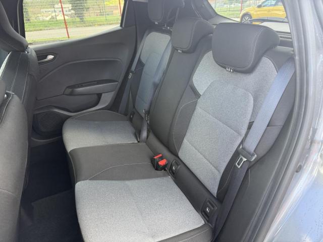 Renault Clio image 2