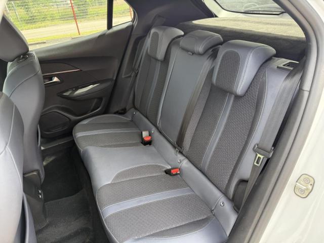 Peugeot 2008 image 9