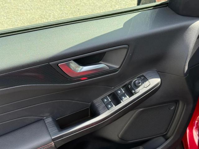 Ford Kuga image 3