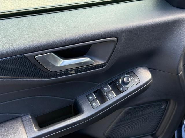 Ford Kuga image 8