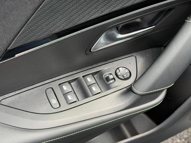Peugeot 2008 image 7
