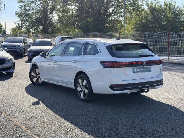 Volkswagen Passat image 2