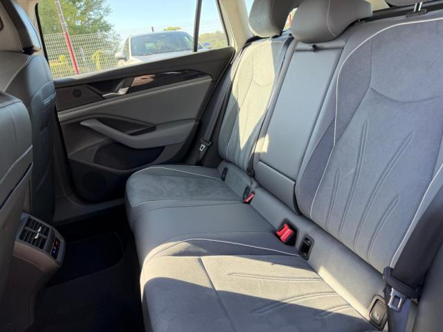 Volkswagen Passat image 9