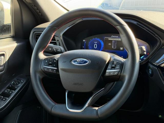 Ford Kuga image 3