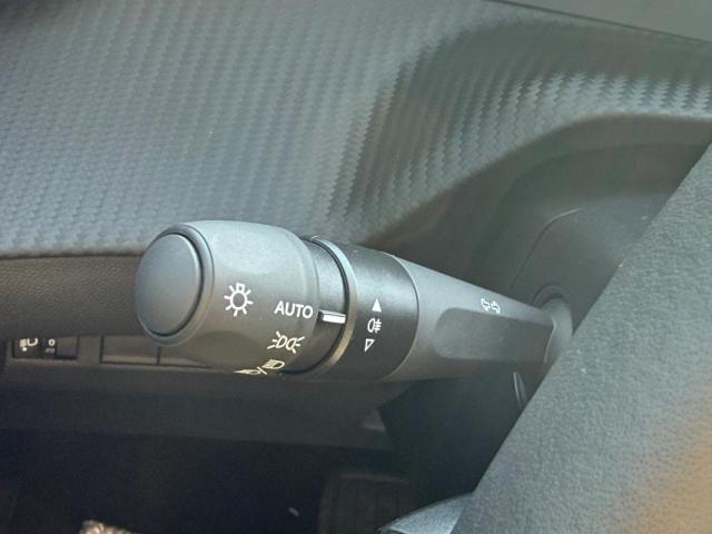 Peugeot 208 image 5