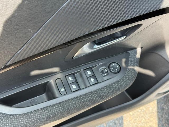Peugeot 208 image 5