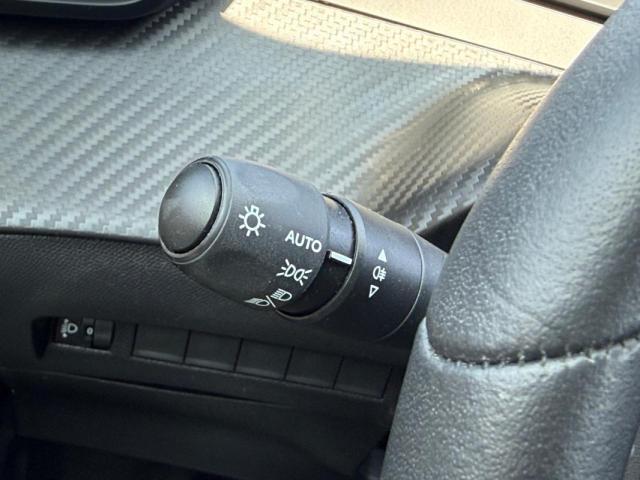 Peugeot 208 image 6