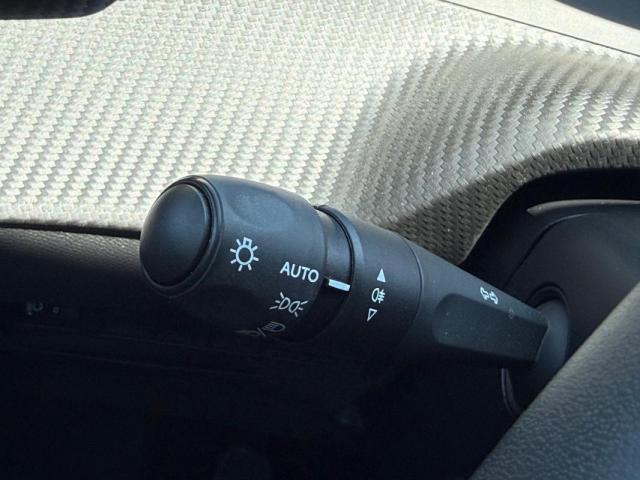Peugeot 208 image 2