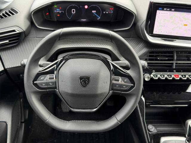 Peugeot 208 image 8