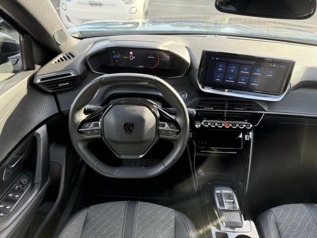 Peugeot 2008 image 2
