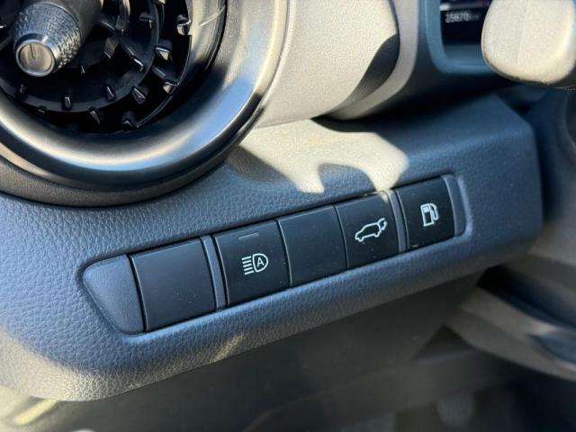 Toyota C-Hr image 9
