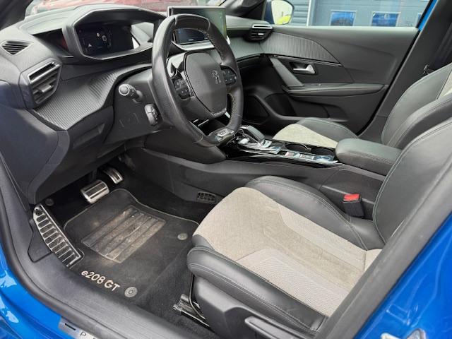 Peugeot 208 image 8